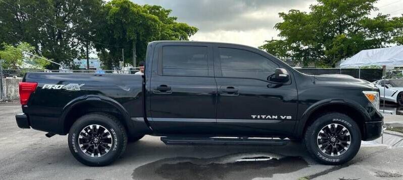 
								Nissan Titan full									