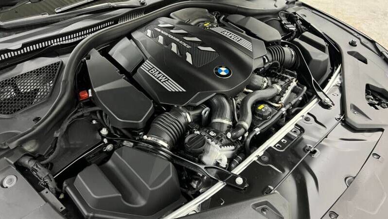 
								BMW 8 Series full									