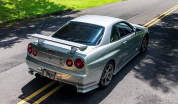 
									Nissan GT-R full								