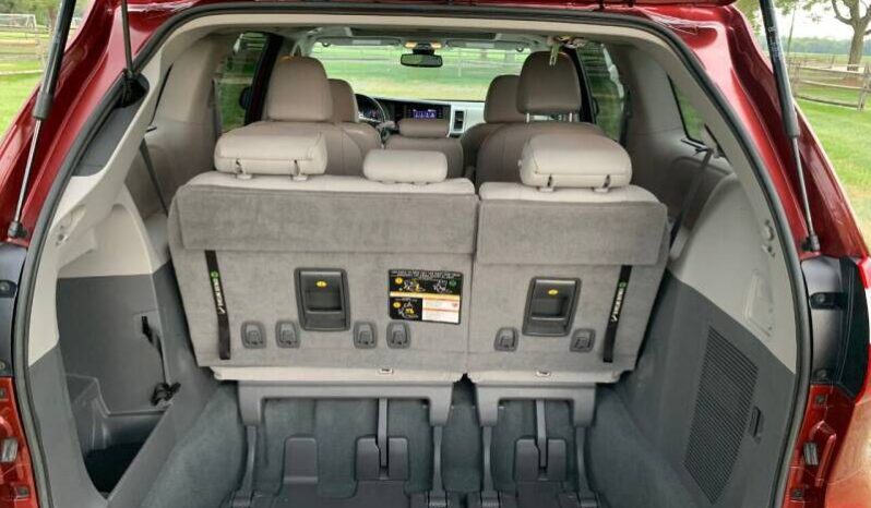 
								Toyota Sienna full									