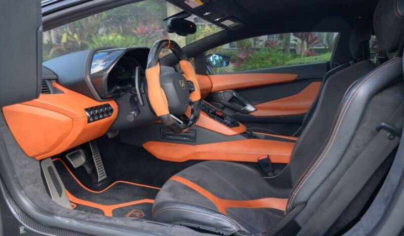 
								Lamborghini Aventador full									