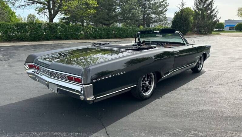 
								Pontiac Bonneville full									