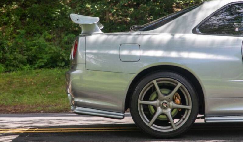 
								Nissan GT-R full									