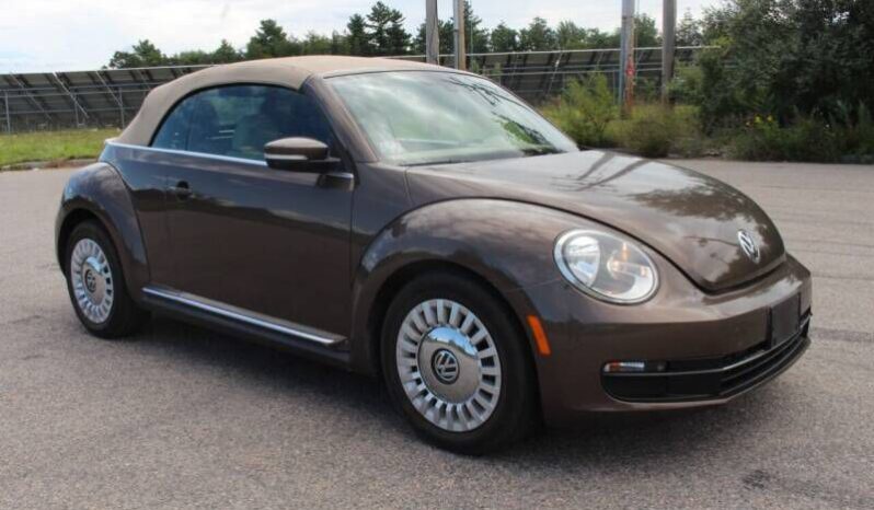 
								Volkswagen Beetle Convertible full									