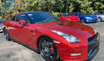 
									Nissan GT-R full								