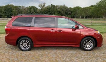 
									Toyota Sienna full								