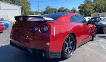 
									Nissan GT-R full								