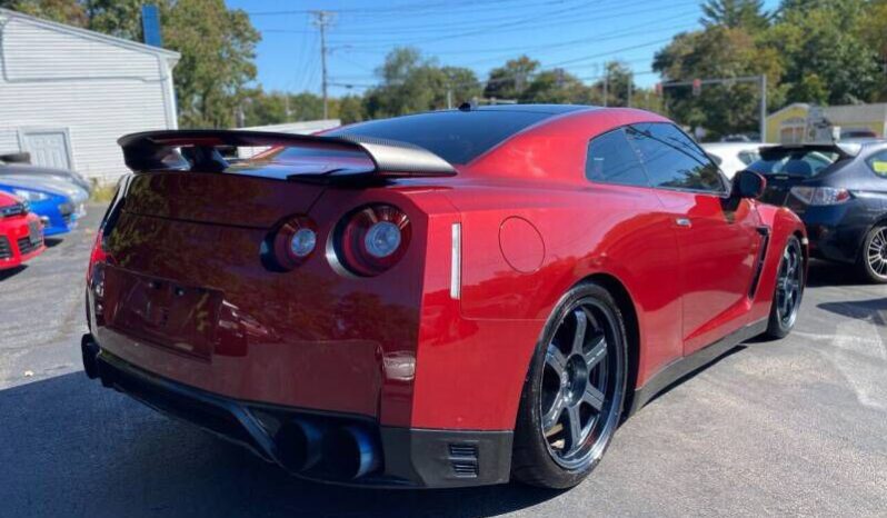 
								Nissan GT-R full									