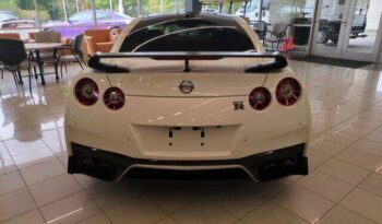 
									Nissan GT-R full								