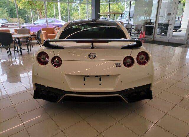 
								Nissan GT-R full									