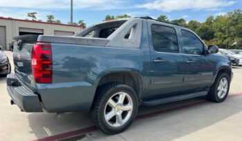 
									Chevrolet Avalanche full								