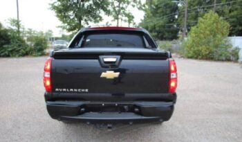 
									Chevrolet Avalanche full								