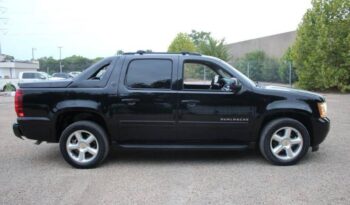 
									Chevrolet Avalanche full								