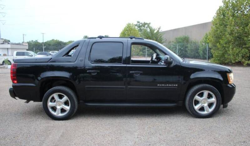 
								Chevrolet Avalanche full									