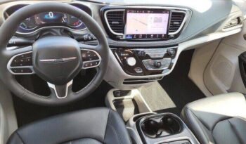 
									Chrysler Pacifica Hybrid full								