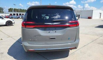 
									Chrysler Pacifica Hybrid full								