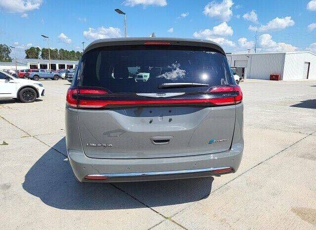 
								Chrysler Pacifica Hybrid full									