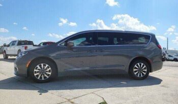 
									Chrysler Pacifica Hybrid full								