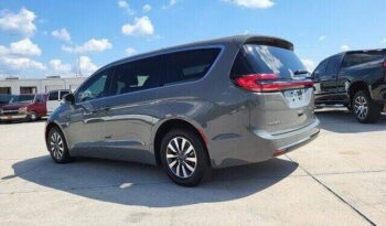 
									Chrysler Pacifica Hybrid full								