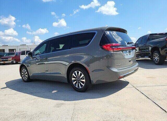 
								Chrysler Pacifica Hybrid full									