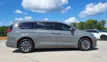 
									Chrysler Pacifica Hybrid full								