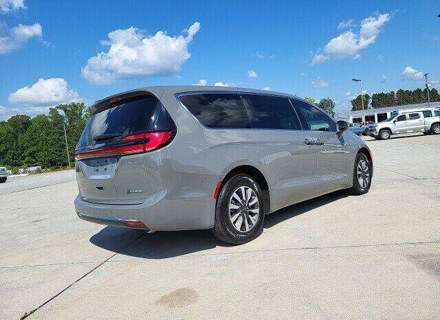 
								Chrysler Pacifica Hybrid full									