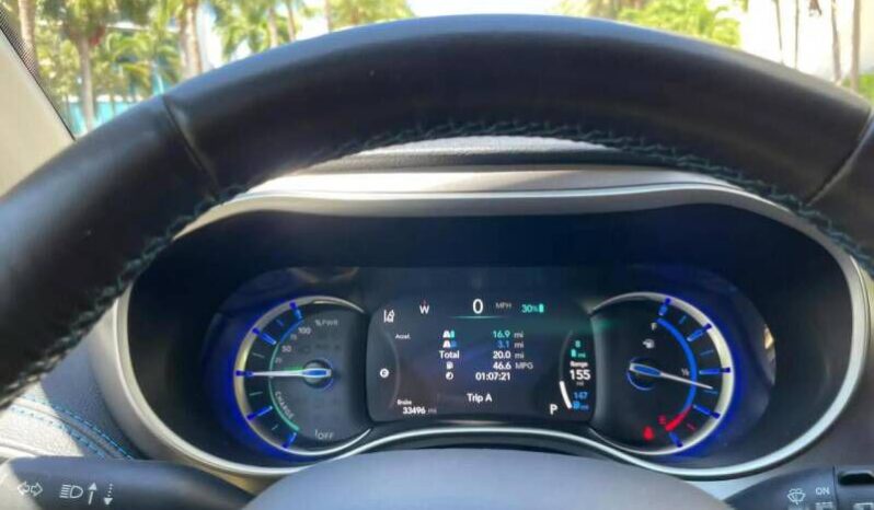 
								Chrysler Pacifica Hybrid full									