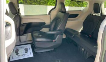 
									Chrysler Pacifica Hybrid full								