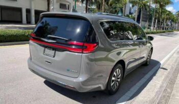 
									Chrysler Pacifica Hybrid full								