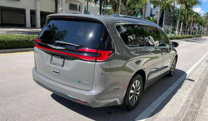 
								Chrysler Pacifica Hybrid full									