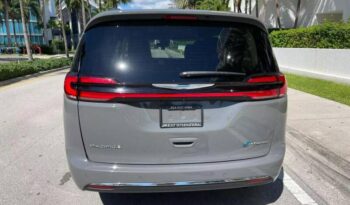 
									Chrysler Pacifica Hybrid full								