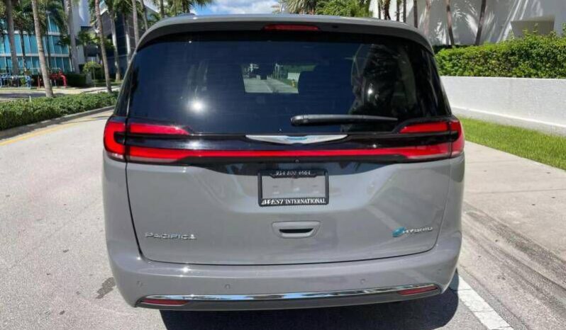 
								Chrysler Pacifica Hybrid full									