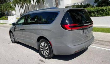 
									Chrysler Pacifica Hybrid full								