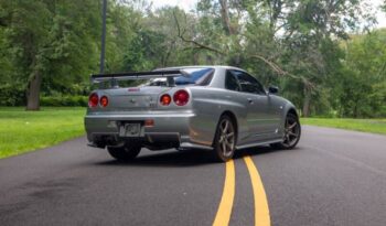 
									Nissan GT-R full								