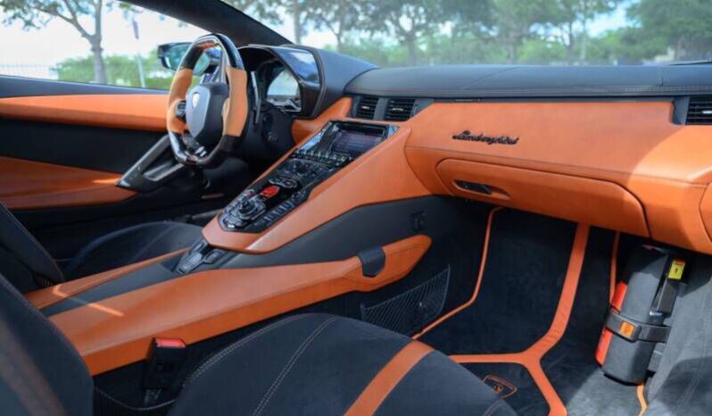 
								Lamborghini Aventador full									