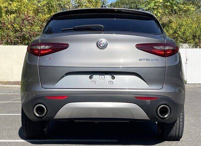 
								Alfa Romeo Stelvio full									