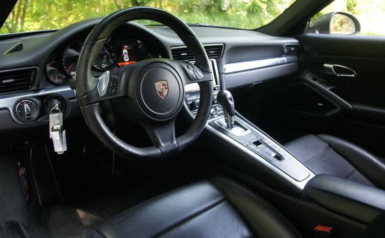 
								Porsche 911 Carrera full									