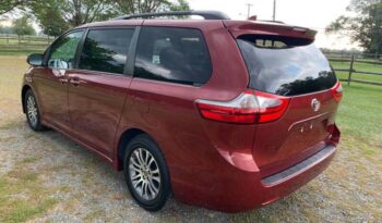 
									Toyota Sienna full								