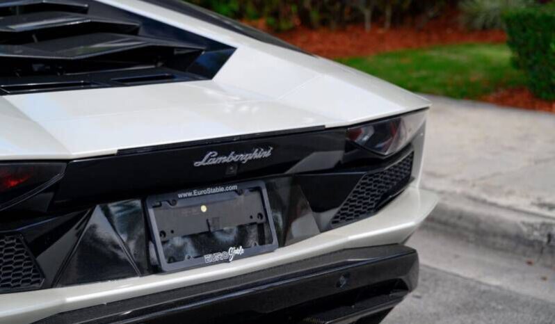 
								Lamborghini Aventador full									