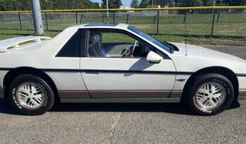 
									Pontiac Fiero full								