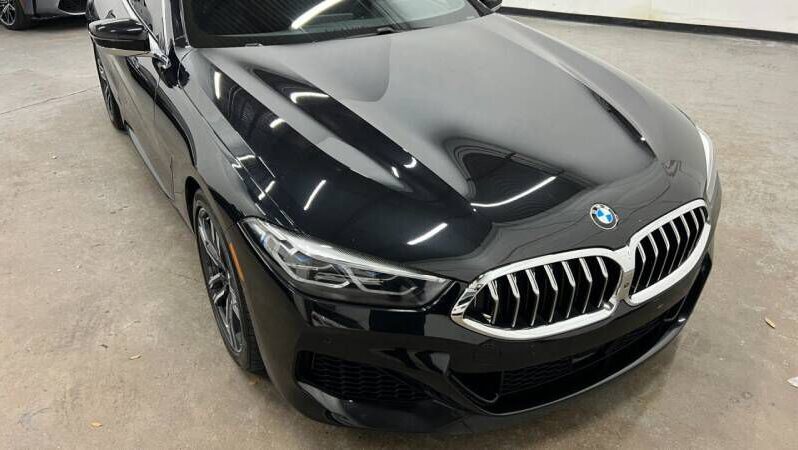 
								BMW 8 Series full									