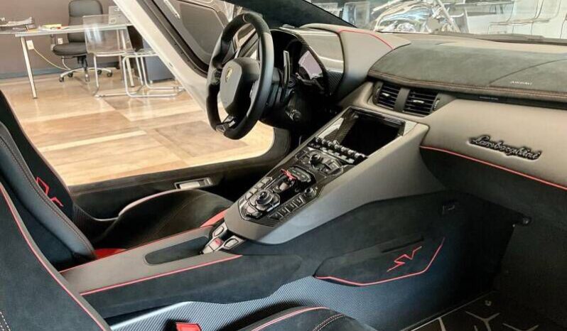 
								Lamborghini Aventador full									