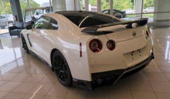 
									Nissan GT-R full								