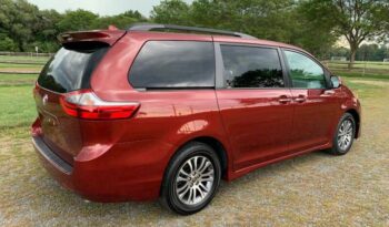 
									Toyota Sienna full								