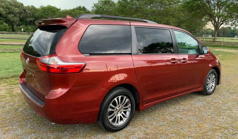 
								Toyota Sienna full									