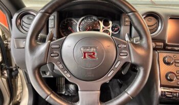 
									Nissan GT-R full								