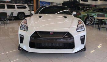 
									Nissan GT-R full								