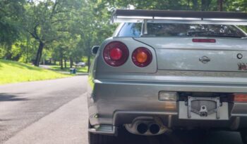 
									Nissan GT-R full								