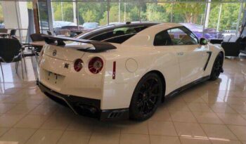 
									Nissan GT-R full								