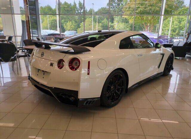 
								Nissan GT-R full									